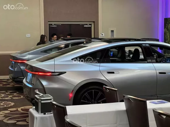 Lexus ES 350h Luxury 2026 - Phiên bản luxury với nội thất sang trọng