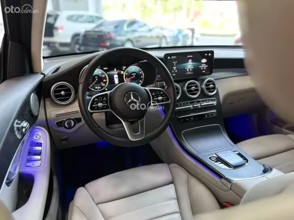 Mercedes-Benz GLC 300 4Matic 2021 - SUV gầm cao sang trọng 2021