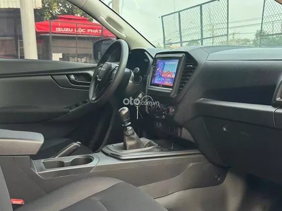 Isuzu D-Max LS 4x4 MT 2026 - Bán tải số sàn 2 cầu nhập khẩu nguyên chiếc - Mới 100%