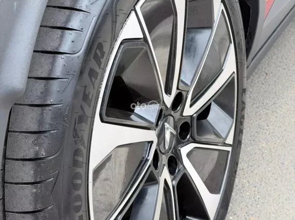 VinFast VF8 2023 - Xe siêu mới đẹp, cần bán gấp