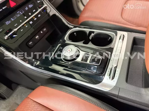 Kia Carnival 2.2D Signature 2021 - Xe zin nguyên bản theo hãng