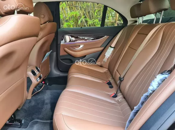 Mercedes-Benz E200 Exclusive V1 2024 - TRĂNG-NÂU CHÍNH HÃNG