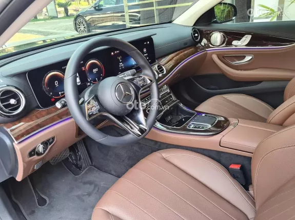 Mercedes-Benz E200 Exclusive V1 2024 - ĐEN NÂU CHÍNH HÃNG