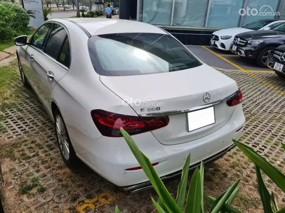 Mercedes-Benz E200 Exclusive V1 2024 - TRĂNG-NÂU CHÍNH HÃNG