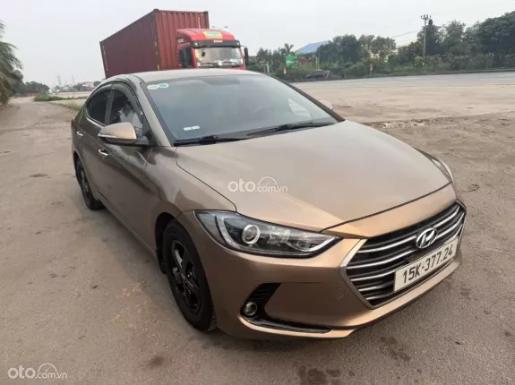 Hyundai Elantra 1.8 MT 2017 - Hỗ trợ bank 120triệu nhận xe