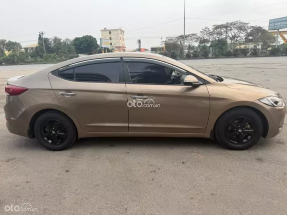 Hyundai Elantra 1.8 MT 2017 - Hỗ trợ bank 120triệu nhận xe