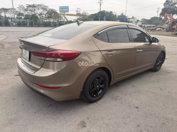 Hyundai Elantra 1.8 MT 2017 - Hỗ trợ bank 120triệu nhận xe