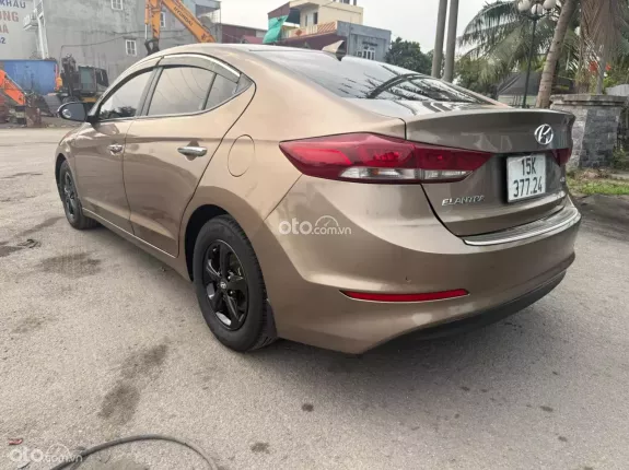 Hyundai Elantra 1.8 MT 2017 - Hỗ trợ bank 120triệu nhận xe