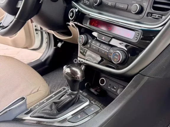Kia Optima 2.0 AT 2015 - Xe cực đẹp, màu trắng sang trọng