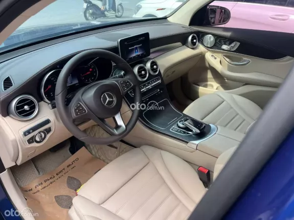 Mercedes-Benz GLC 300 4Matic 2018 - Xe màu xanh, nội thất kem