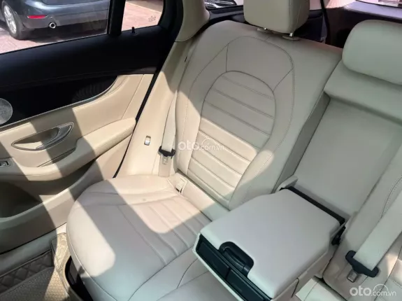 Mercedes-Benz GLC 300 4Matic 2018 - Xe màu xanh, nội thất kem