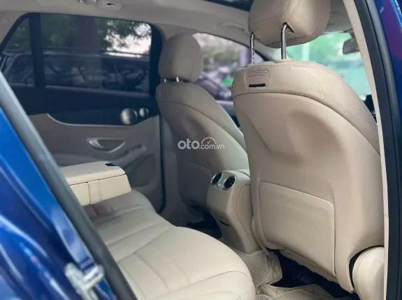 Mercedes-Benz GLC 300 4Matic 2018 - Xe màu xanh, nội thất kem