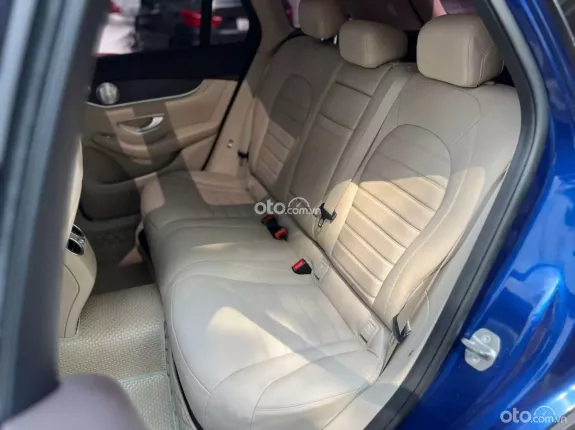Mercedes-Benz GLC 300 4Matic 2018 - Xe màu xanh, nội thất kem