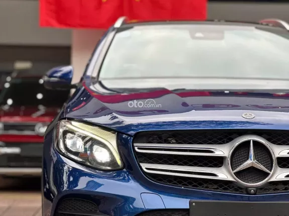Mercedes-Benz GLC 300 4Matic 2018 - Xe màu xanh, nội thất kem