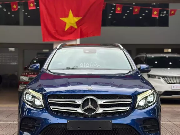 Mercedes-Benz GLC 300 4Matic 2018 - Xe màu xanh, nội thất kem