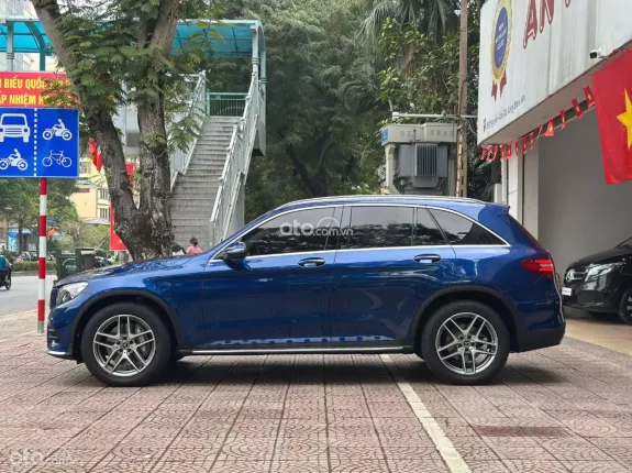 Mercedes-Benz GLC 300 4Matic 2018 - Xe màu xanh, nội thất kem