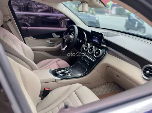 Mercedes-Benz GLC 300 4Matic 2018 - Xe màu xanh, nội thất kem