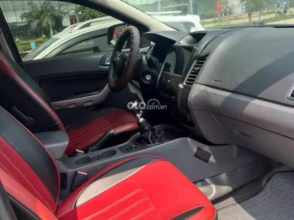 Ford Ranger XLT 2.2 4X4 MT 2015 - Xe cực đẹp bản 2 cầu, check test mọi nơi