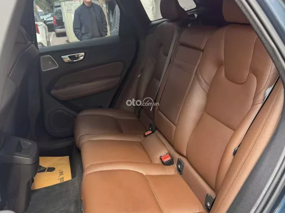 Volvo XC60 T6 Inscription 2019 - Xe màu xanh, nội thất nâu cực mới