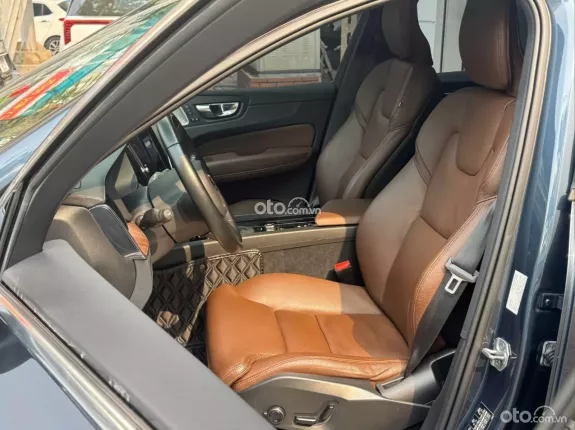 Volvo XC60 T6 Inscription 2019 - Xe màu xanh, nội thất nâu cực mới