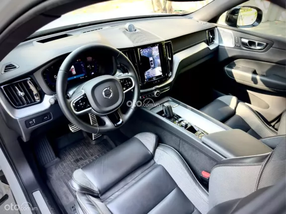 Volvo XC60 R-Design 2022 - Xe lướt chất lượng cao, an toàn hàng đầu phân khúc