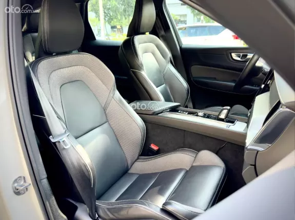 Volvo XC60 R-Design 2022 - Xe lướt chất lượng cao, an toàn hàng đầu phân khúc