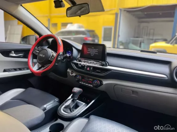 Kia K3 1.6 Luxury 2021 - Giá tốt, xe êm như mới