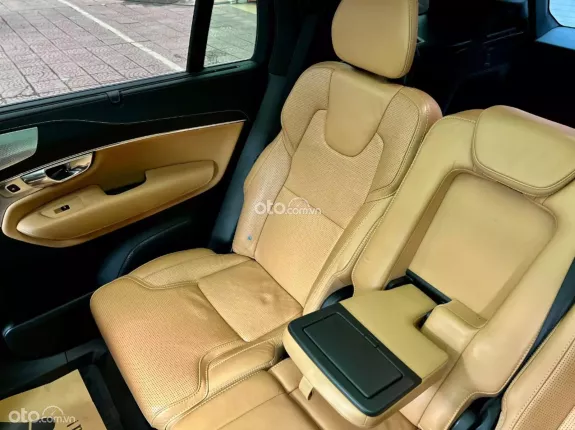 Volvo XC90 T8 Hybrid Recharge AWD 2020 - Xe màu đen, nội thất nâu da bò