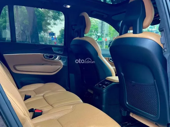 Volvo XC90 T8 Hybrid Recharge AWD 2020 - Xe màu đen, nội thất nâu da bò