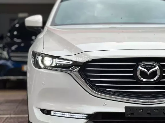 Mazda CX-8 Deluxe 2022 - Xe màu trắng, nội thất đen