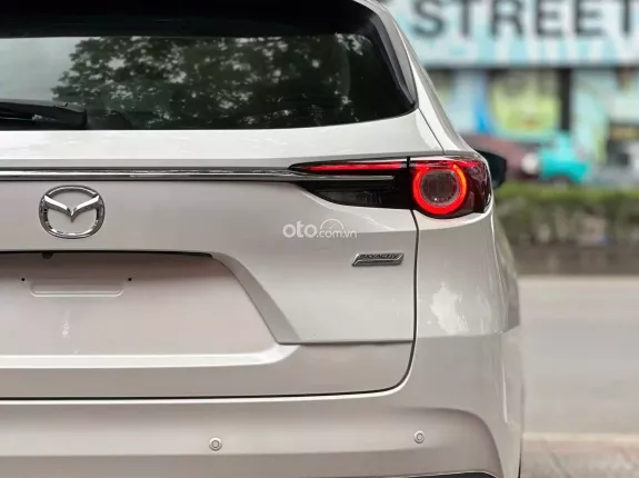 Mazda CX-8 Deluxe 2022 - Xe màu trắng, nội thất đen