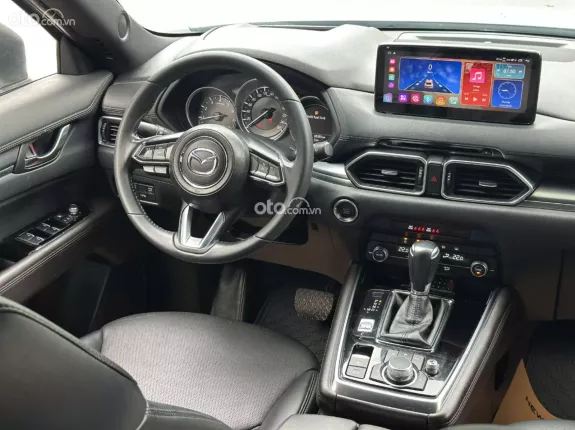 Mazda CX-8 Deluxe 2022 - Xe màu trắng, nội thất đen