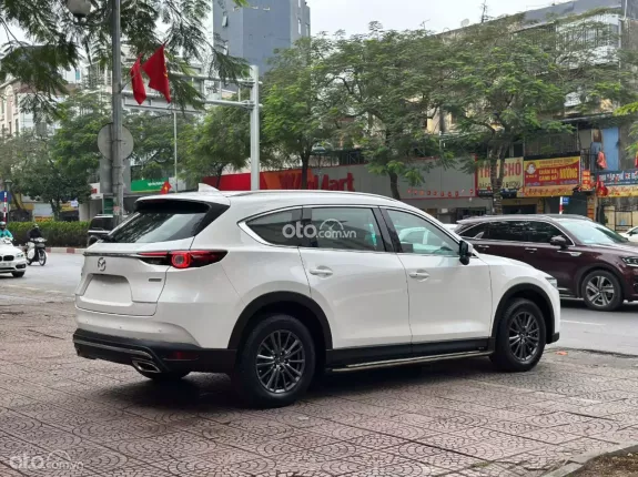 Mazda CX-8 Deluxe 2022 - Xe màu trắng, nội thất đen