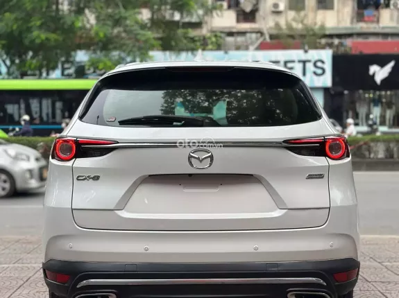Mazda CX-8 Deluxe 2022 - Xe màu trắng, nội thất đen