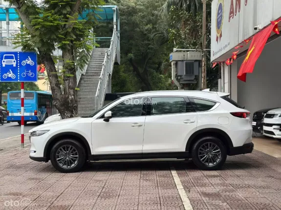 Mazda CX-8 Deluxe 2022 - Xe màu trắng, nội thất đen
