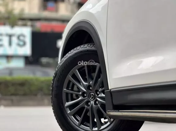 Mazda CX-8 Deluxe 2022 - Xe màu trắng, nội thất đen