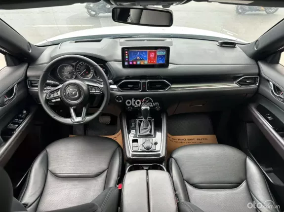 Mazda CX-8 Deluxe 2022 - Xe màu trắng, nội thất đen