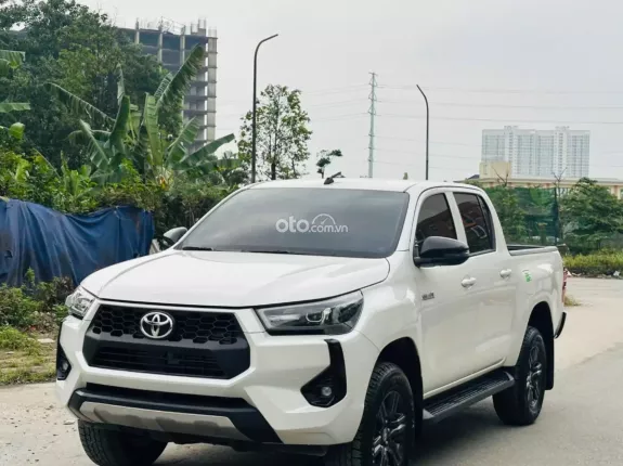Toyota Hilux 2.4E 4×2 AT 2025 - Xe chất