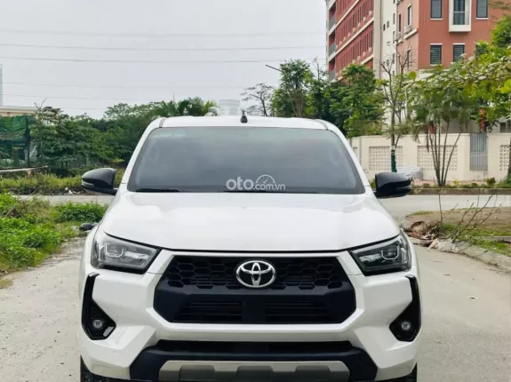 Toyota Hilux 2.4E 4×2 AT 2025 - Xe chất
