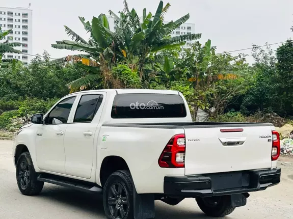 Toyota Hilux 2.4E 4×2 AT 2025 - Xe chất