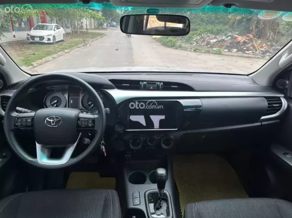 Toyota Hilux 2.4E 4×2 AT 2025 - Xe chất