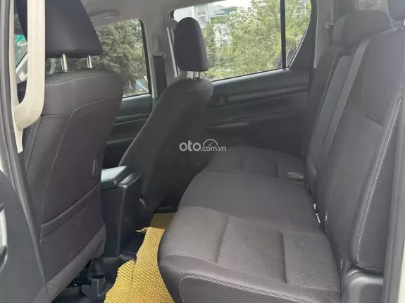 Toyota Hilux 2.4E 4×2 AT 2025 - Xe chất