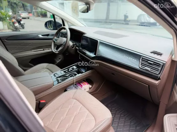Volkswagen Viloran Luxury 2024 - Xe đẹp bản Luxury, nội thất nâu