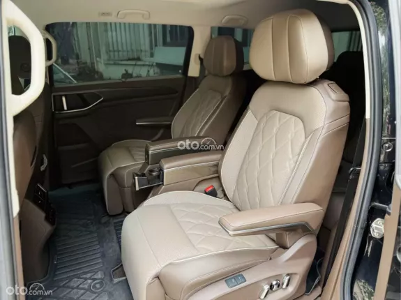 Volkswagen Viloran Luxury 2024 - Xe đẹp bản Luxury, nội thất nâu