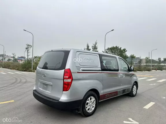 Hyundai Grand Starex 2.5 MT 2016 - Bán Starex tải van 6 chỗ, tải 670kg đời 2016