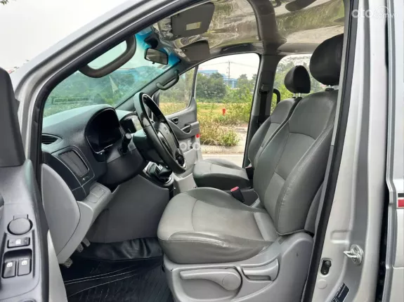 Hyundai Grand Starex 2.5 MT 2016 - Bán Starex tải van 6 chỗ, tải 670kg đời 2016