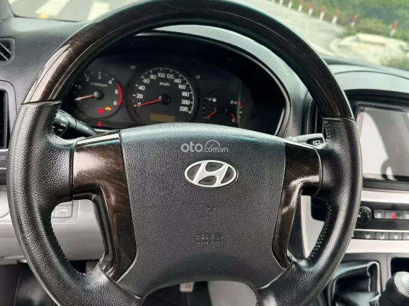 Hyundai Grand Starex 2.5 MT 2016 - Bán Starex tải van 6 chỗ, tải 670kg đời 2016
