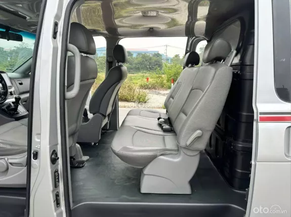 Hyundai Grand Starex 2.5 MT 2016 - Bán Starex tải van 6 chỗ, tải 670kg đời 2016