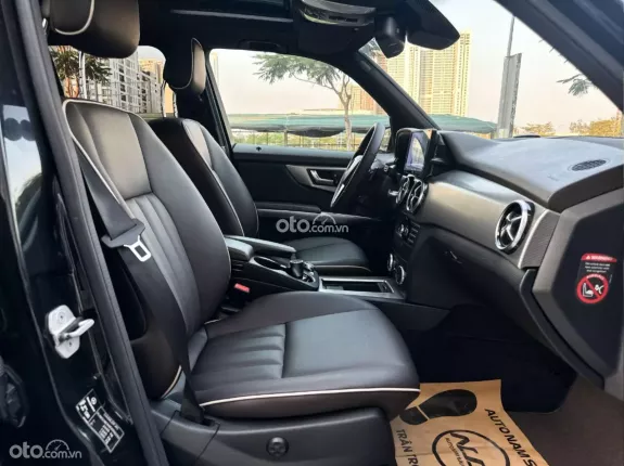 Mercedes-Benz GLK 300 4Matic 2014 - Xe màu đen nội thất nâu, giá tốt