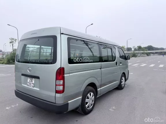 Toyota Hiace 2011 - Bán Hiace tải van 3 chỗ đời 2011, máy xăng, tải 900kg